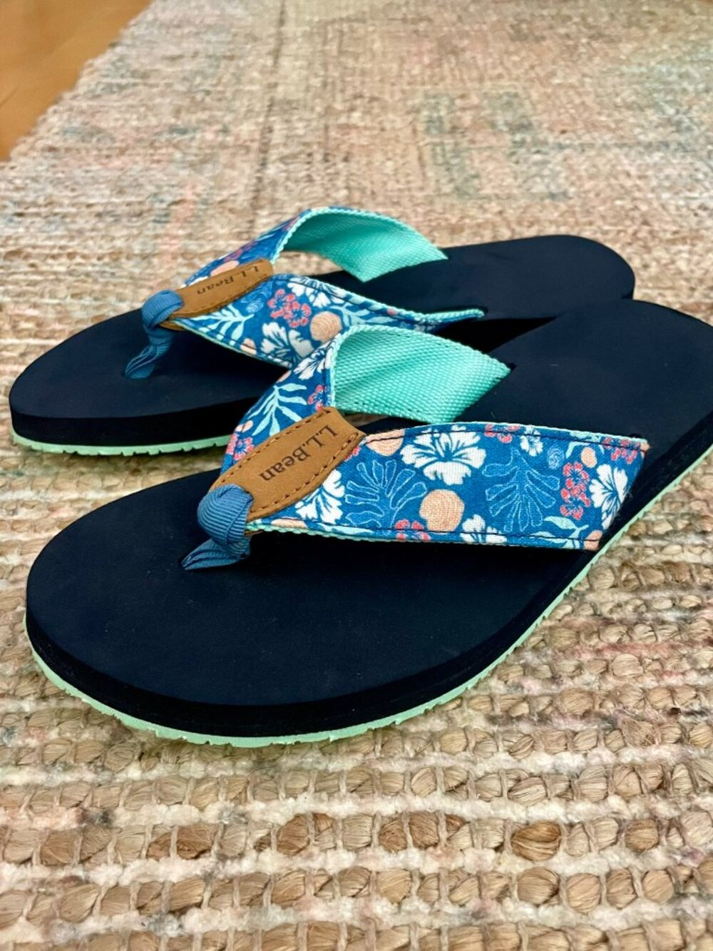 Women's Maine Isle Flip-Flops, Woven Print Blue Water Hibiscus Size 6 NWOT